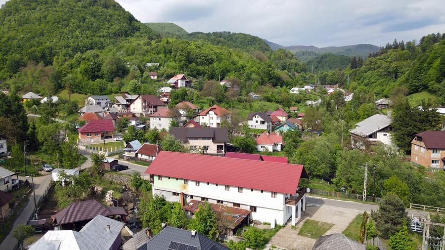 De vânzare – Pensiune turistică în zona centrală a orașului Cavnic, Maramureș