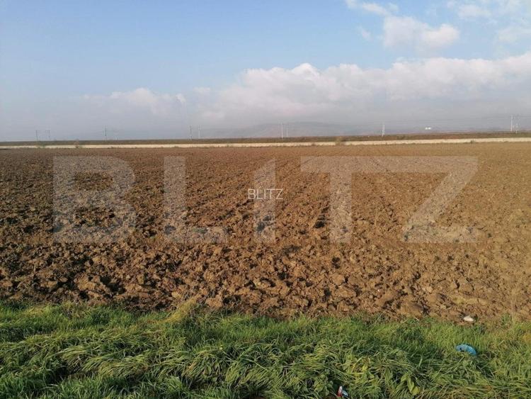 Teren intravilan 4500 mp zona Oarda cu iesire la DN1 - 2