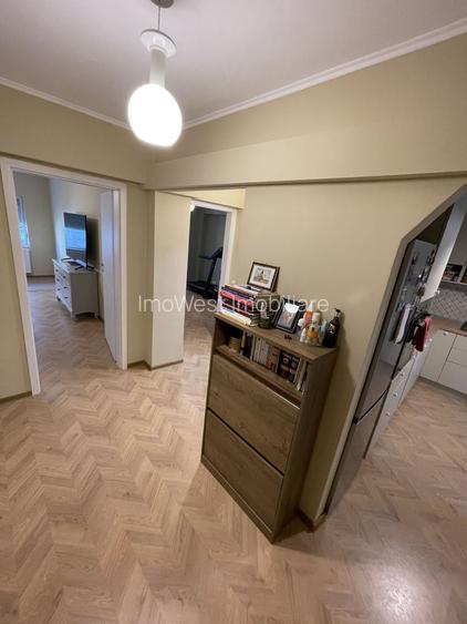 Piața Sf. Gheorghe | Decomandat | Renovat | Centrală proprie | Boxă 16 mp - 2