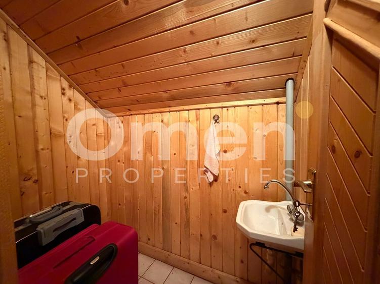 Casa cu piscina de vanzare, cu 6 ari de teren, Unguras