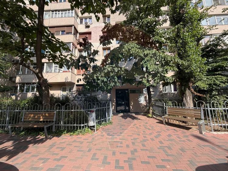 De vanzare Apartament 2 cam zona Titan - Auchan