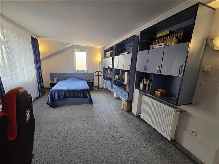 Vila versatila 7 camere + Garaj, Pivnita si Centrala Proprie, zona 1 Mai - Ion M