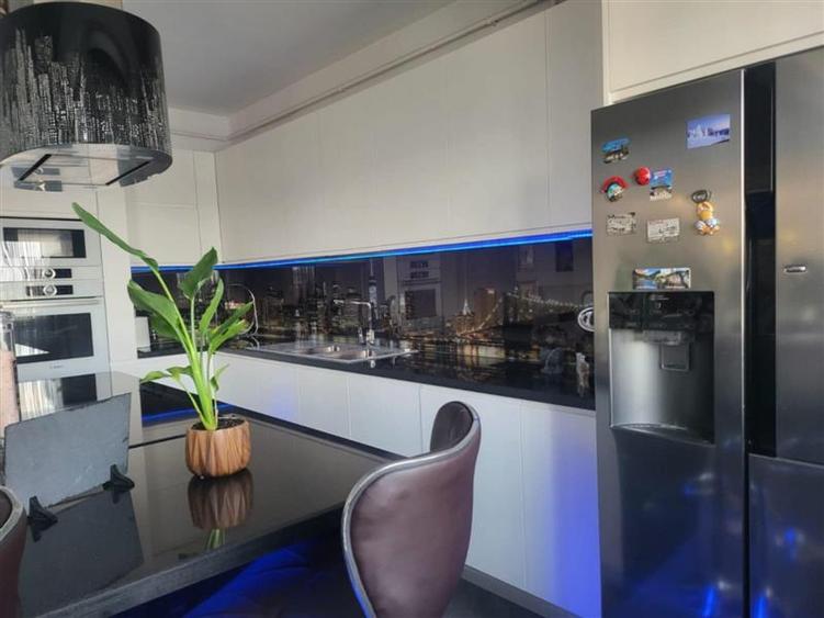 Apartament 3 camere  de vanzare  Lunca Cetatuii,