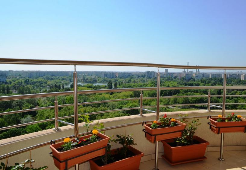 APARTAMENT PREMIUM, MOBILAT, CU PRIVELISTE SUPERBA LA PARC SI LAC!