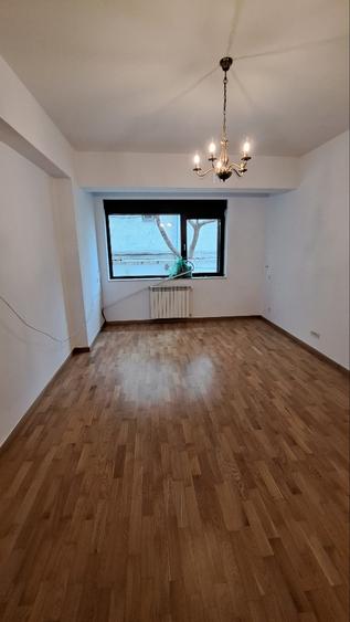Kiseleff (adiacent), 4 camere de inchiriat,  156 mp, p/5, terasa, curte 150 mp,