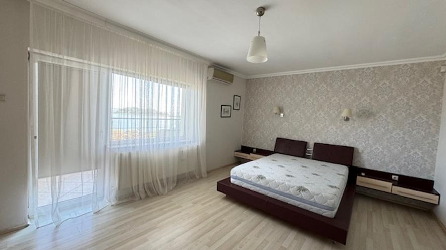 Casa P+2+M, vedere deosebita catre lac, Ovidiu Sud, 1900 euro