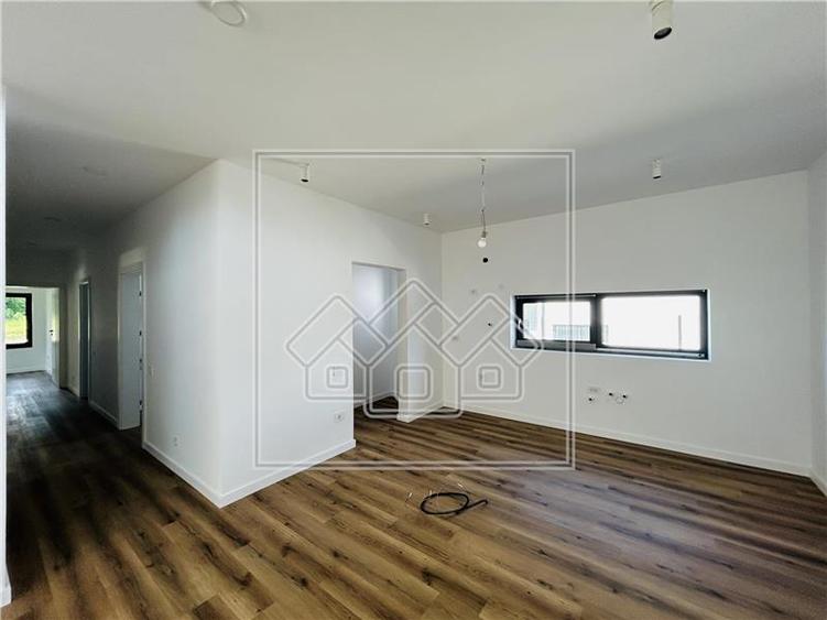 Casa 4 camere, 145 mp utili, panouri solare si pompa de caldura