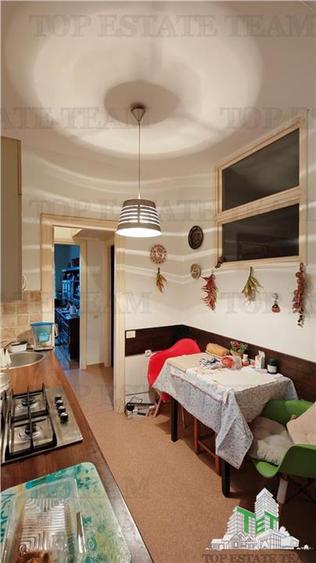 Apartament de 3 camere ultracentral, 2 intrari, lift cu acces privat, pod pentru