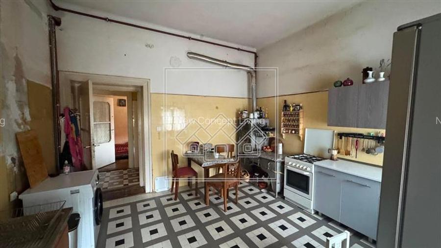 Apartament langa P. Sub Arini - 5 camere, 102 mp - 3