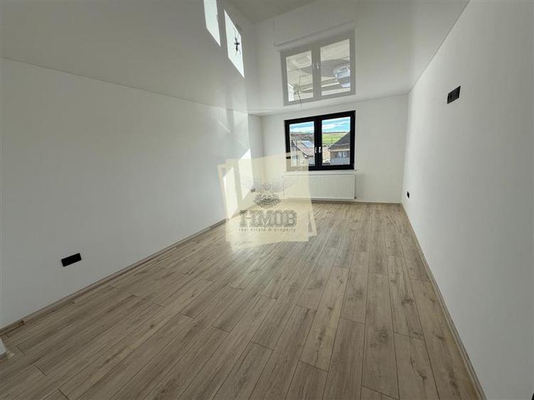 Casa cu 4 camere si 3 bai pretabila birouri in Sura  Mare