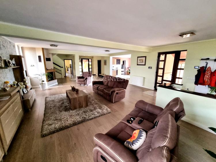 Casă individuală, 4 dormitoare, 340 mp Utili, Teren 1719 mp, garaj - 10