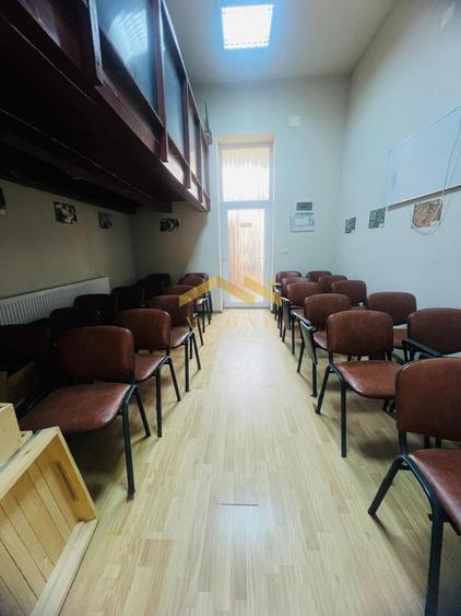 Apartament (pretabil pentru Birou ,Cabinet etc.) de vanzare in centru.
