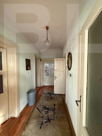Casa de vanzare, cu 3 camere, doua bucatarii+teren in Simeria