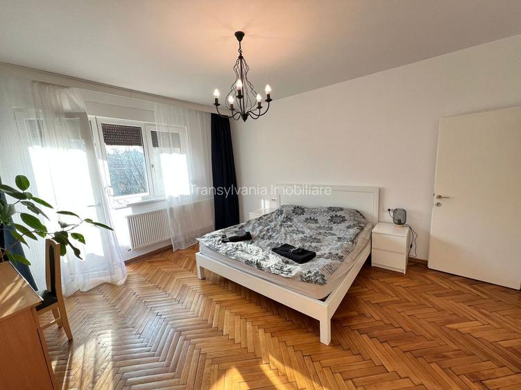 Apartament spatios cu 3 camere | 100 mp | Balcon | Curte | Central