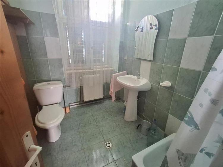 2 Apartamente la casa pivnita garaj in Cisnadie