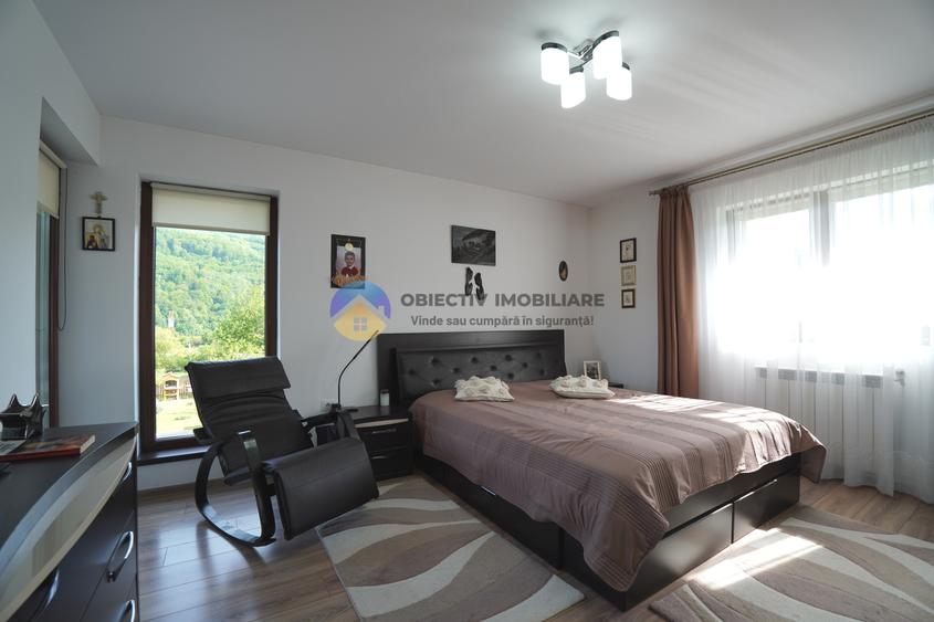 Casa si teren langa lacul Pangarati , mobilata si utilata.