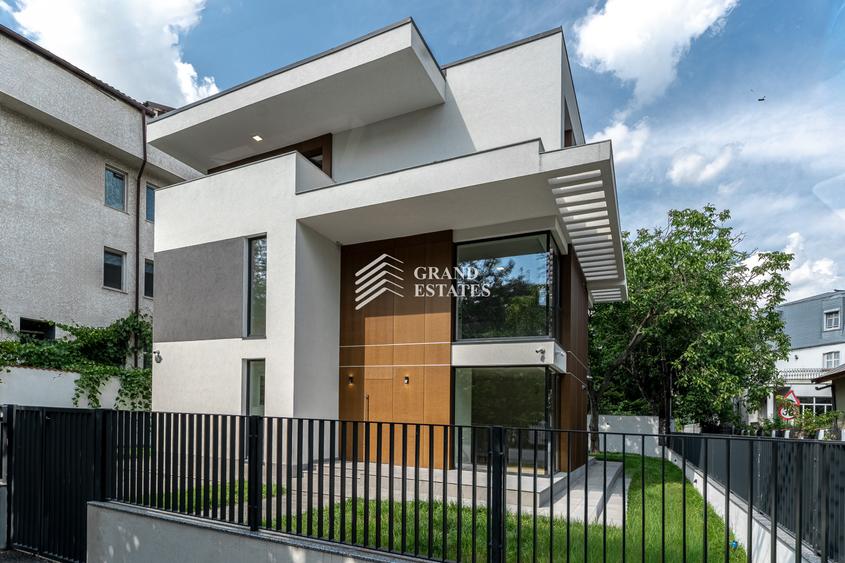 Vila individuala langa Lacul Baneasa | 6 camere, lift interior