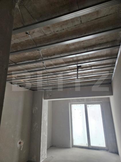 Apartament 3 camere, 2 bai, decomandat, etaj intermediar, zona Tractorul