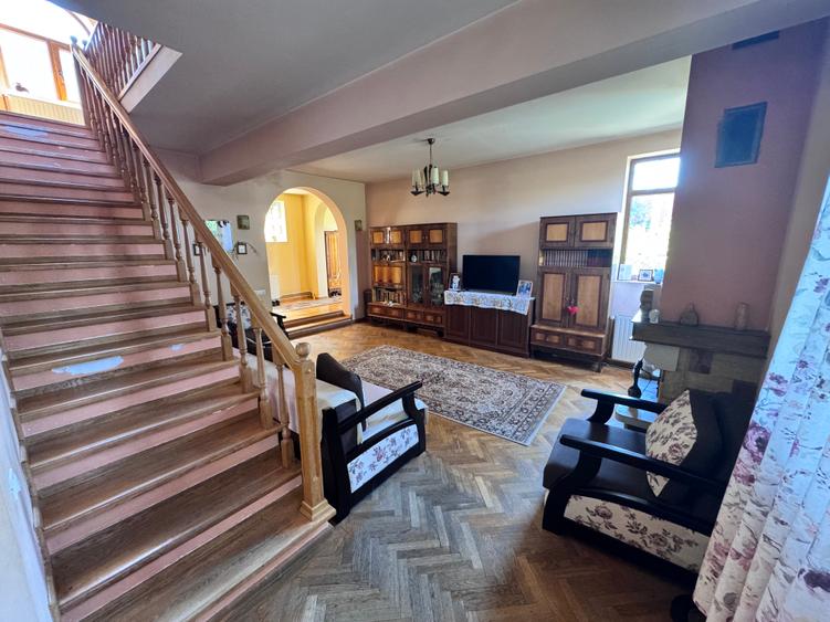 Casa individuala P+1+M amplasata pe un teren de 1612 mp.