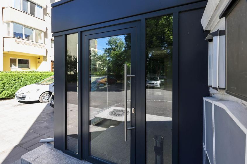 Clădire administrativă renovată integral – oportunitate investițională – Brașov