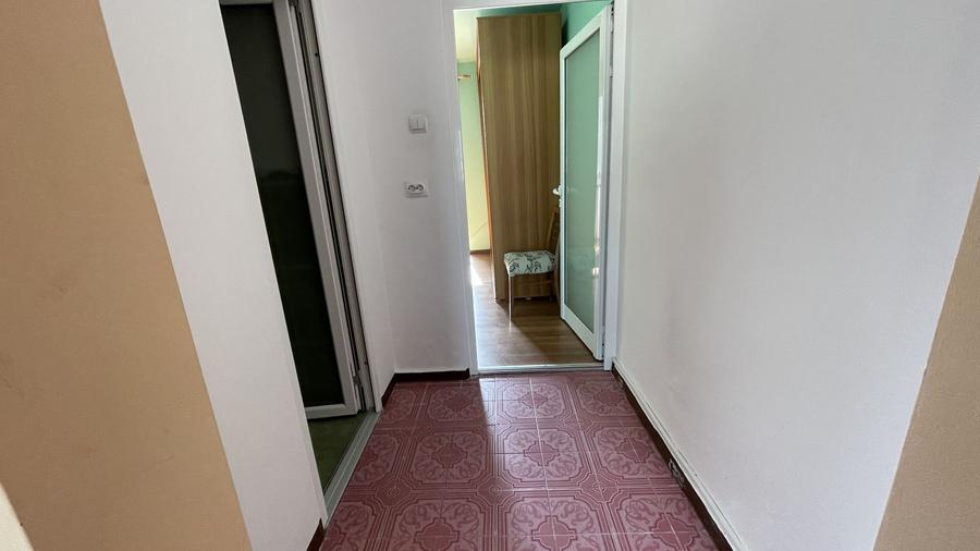 Apartament spațios cu două camere, etajul 4 cu acoperiș.