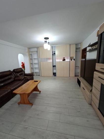 INCHIRIEZ APARTAMENT 2 CAMERE ZONA VIVO CONSTANTA