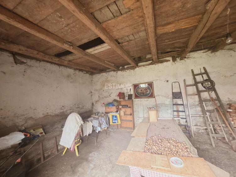 Vand casa saseasca 4 camere cu teren generos 2500 mp - 14
