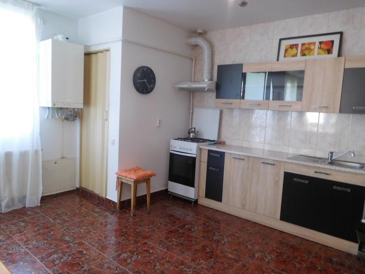 Chirie apartament 3 camere, zona linistita
