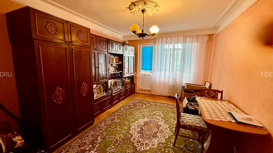 Apartament cu 3 camere decomandat in Alexandru cel Bun
