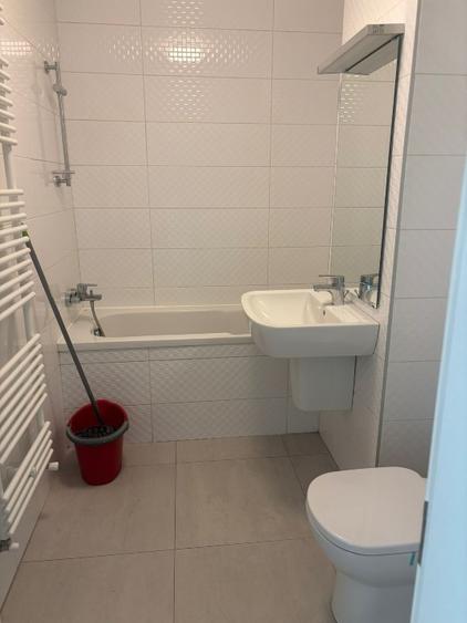 Proprietar inchiriere garsoniera cu loc de parcare inclus