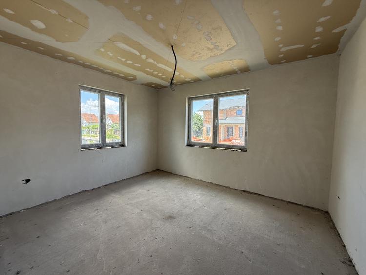 Casa semifinisata de vanzare | Cartier Recea | 604 mp teren| 104 mp utili.