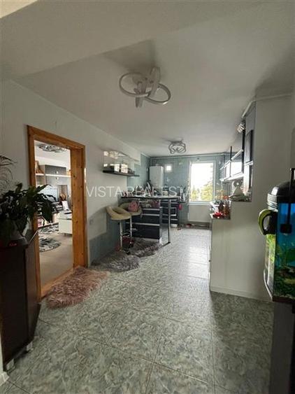 Apartament 4 camere, 2 bai, etaj 3/4, decomandat, cartier Tractorul. - 3