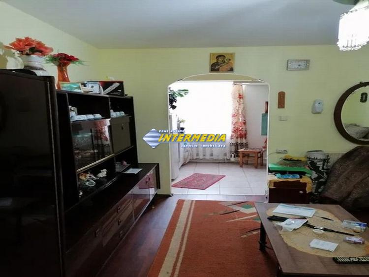 Garsoniera de vanzare in Cetate Alba Iulia etaj intermediar mobilata si utilata