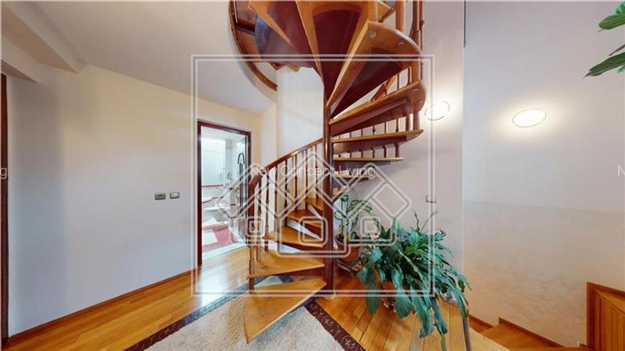 Casa individuala de vanzare - 7 camere, 278 mp utili - Strand - 21