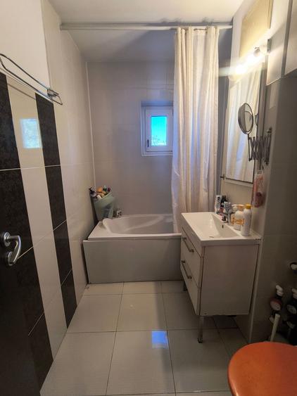EXCLUSIV  FAR 3 CAMERE, ET 1, 72 MP PRET 137000 EURO