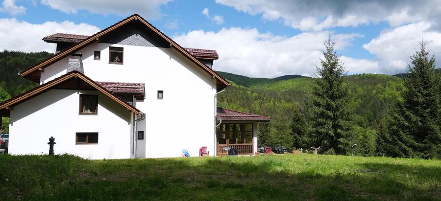 Vanzare pensiune noua complet functionala superba Prahova padure priveliste