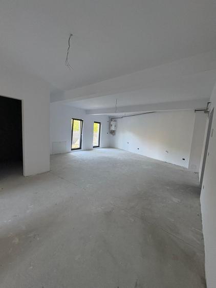 Apartament 3 camere, 83 mp, zona Nord - Est