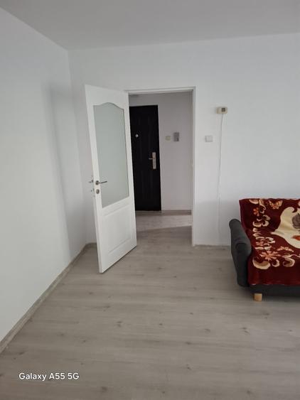 Apartament 2 camere Gemenii, RENOVAT, suprafață 48 mp, parter, balcon, beci.