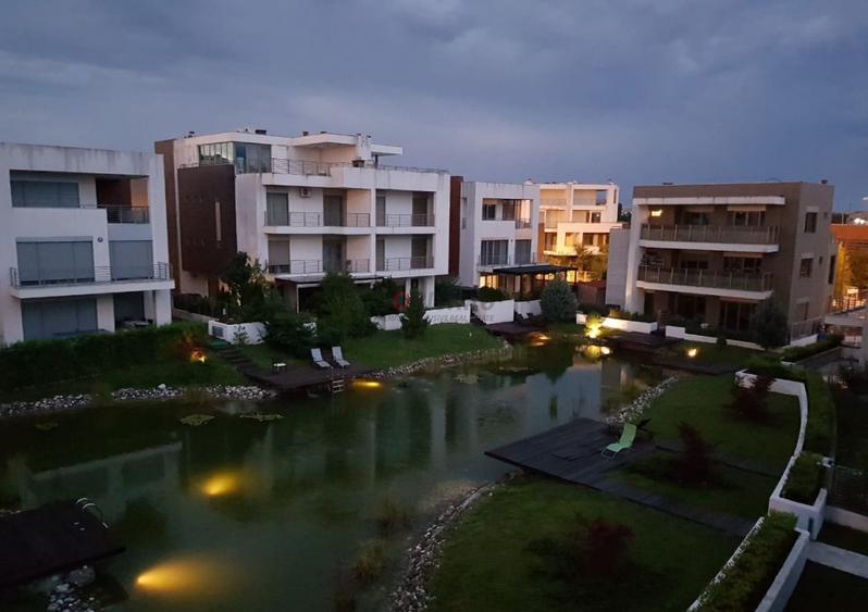 Elite Lakefront Villa – Greenlake