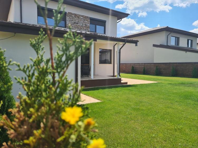 Omnia-Proprietati alese! Casa individuala mare, curte mare, birou. Central.