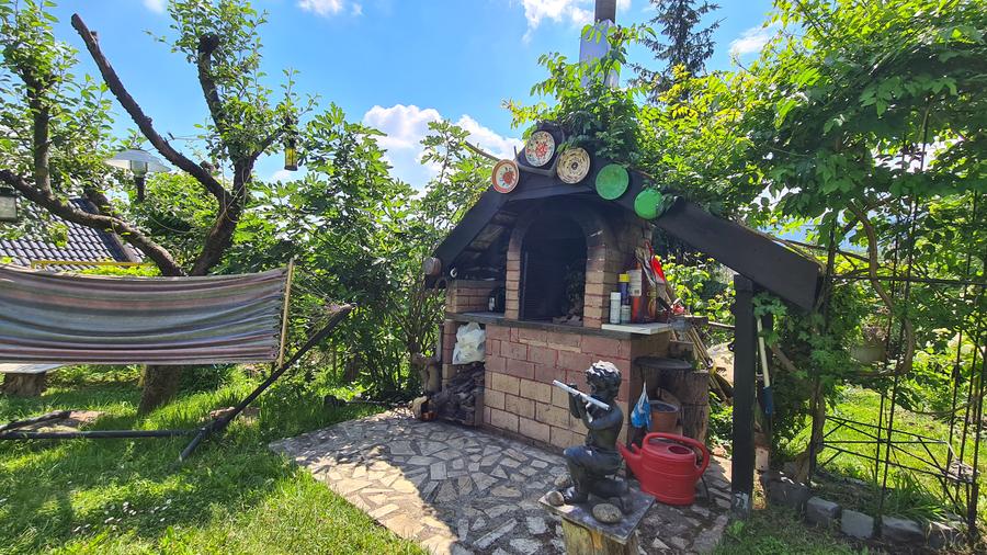 CASA SUPERBA DE LUX- SINGUR CURTE - TEREN 934 MP