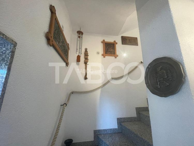 Casa deosebita  de vanzare 453 mp utili si curte 528 mp in Avrig - 21