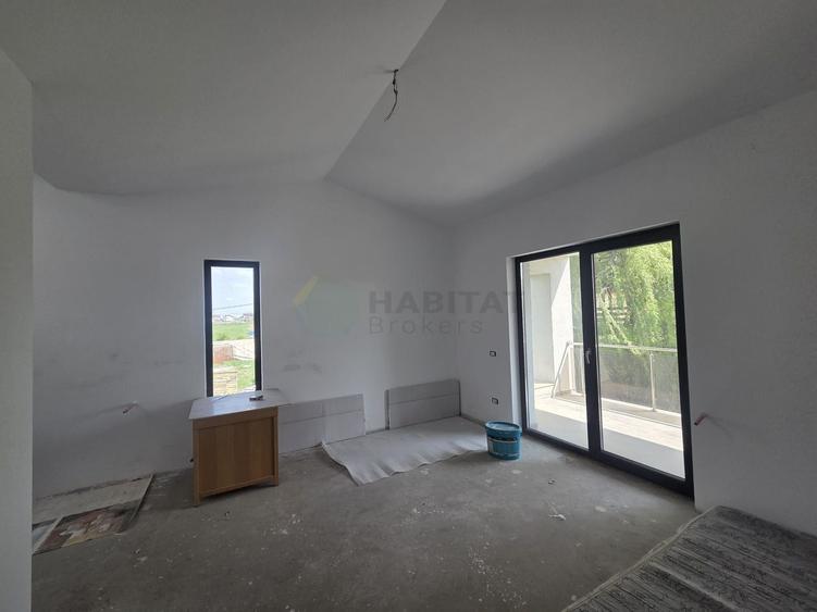 Vilă spațioasă Tunari | Curte mare | Complex închis