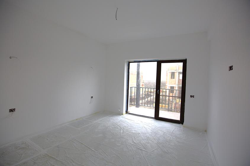 Vila conceputa pentru 3 familii Sanpetru spre Harman