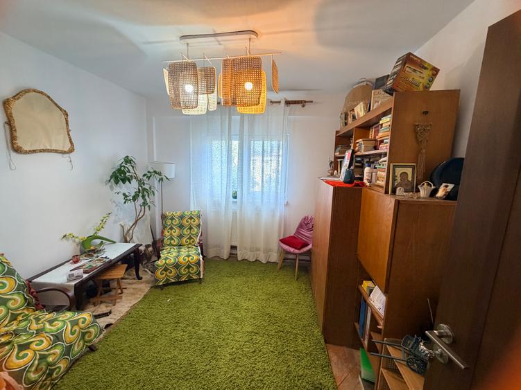 Apartament cu 3 camere decomandat Alexandru cel Bun