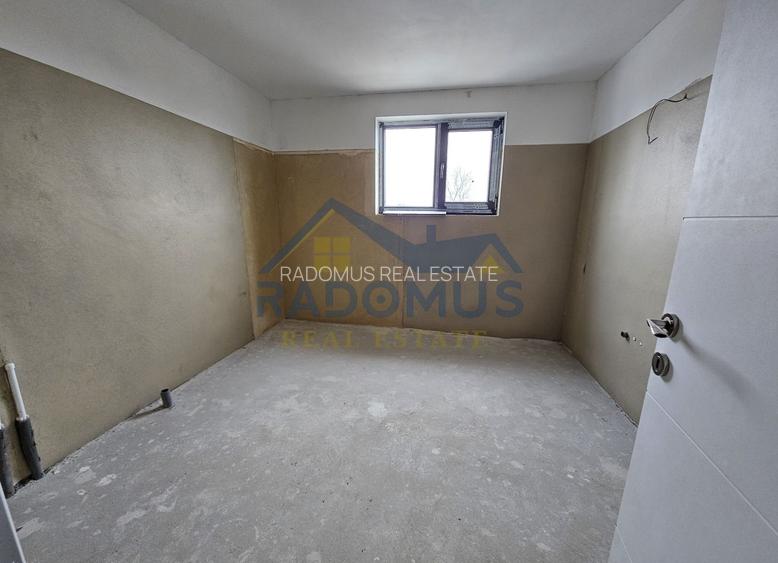 Vila Tătărani - 280 mp utili - 500 mp Teren - 8 Camere + 4 Băi - 17