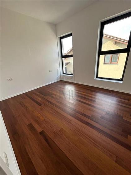 Sacalaz- dormitor la parter- despartit prin camera tehnica- finisaje premium- zo