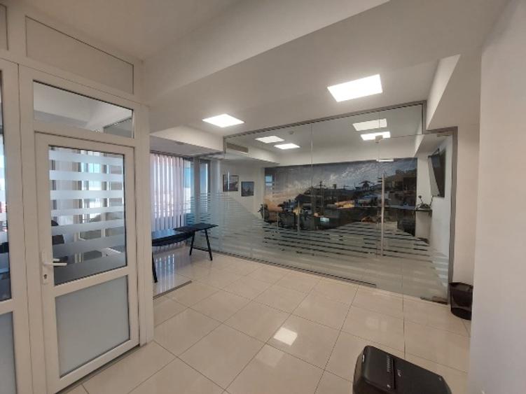 Centru - Bd. Mamaia , spatiu IDEAL BIROURI in cladire reprezentativa , 240 mp.