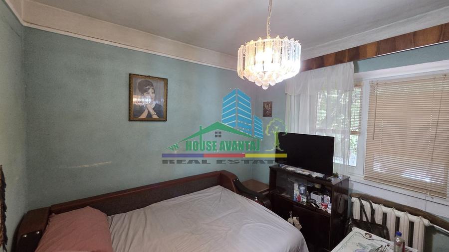 Apartament 3 camere la etajul 1 – Zonă Comisariat