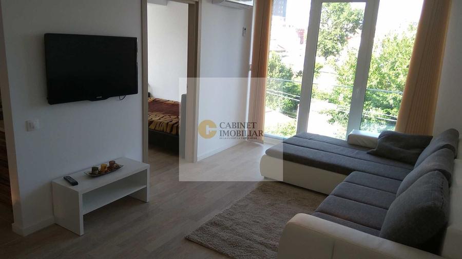 2 Camere-50MP | Decomandat | 2017 | Credit | 2/9 | M Grozavesti-5 min